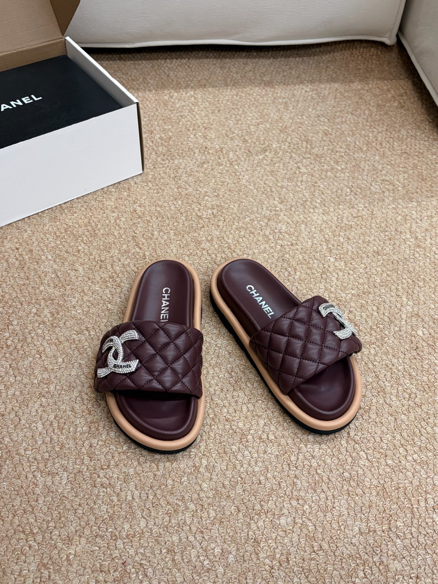 CHANEL 26S SLIDE SANDALS IN BURGUNDY RED QUILTED CALFSKIN SILVER HARDWARE