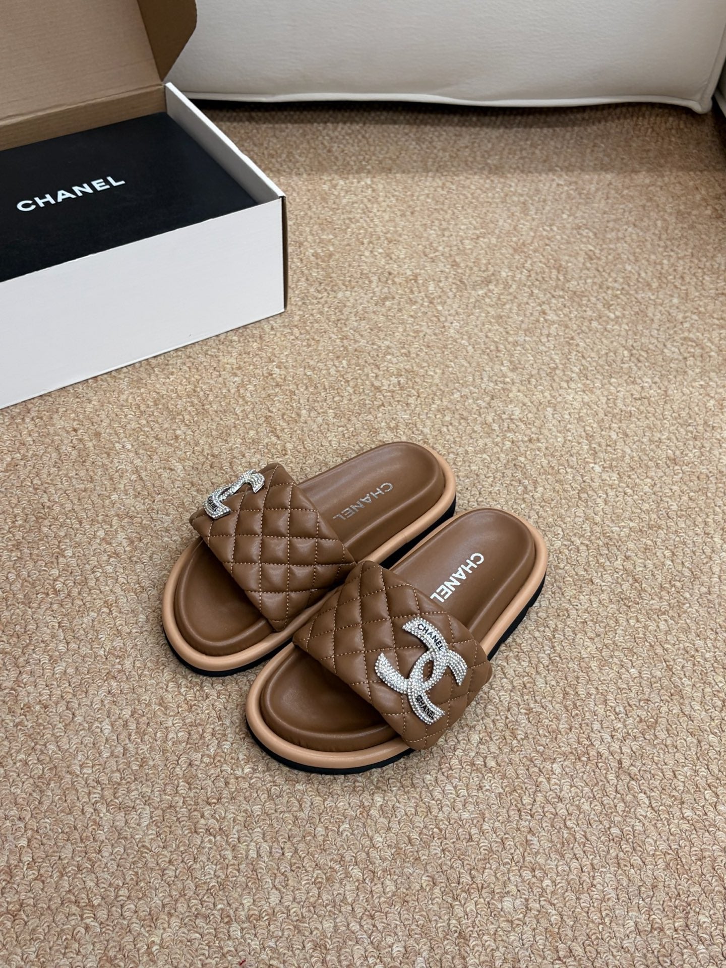 CHANEL 26S SLIDE SANDALS IN BROWN QUILTED CALFSKIN SILVER HARDWARE