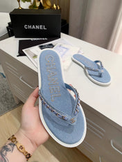 THONG SLIPPERS IN LIGHT BLUE DENIM