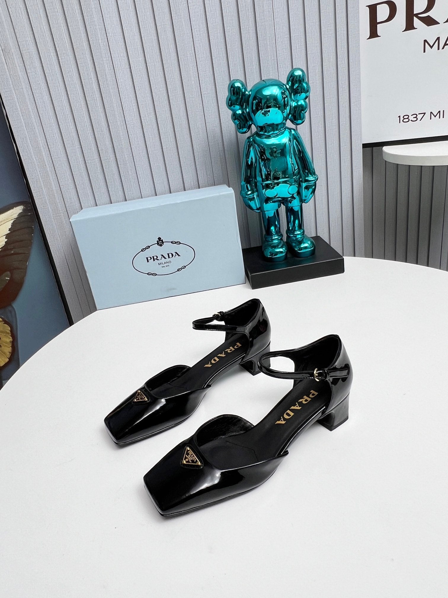 PRADA 26S ANKLE STRAP PUMPS 40MM IN BLACK PATENT CALFSKIN TRIANGLE LOGO
