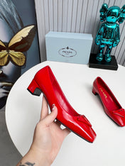 PRADA 26S SQUARE TOE PUMPS BLOCK HEEL 40MM IN RED PATENT CALFSKIN WITH LOGO