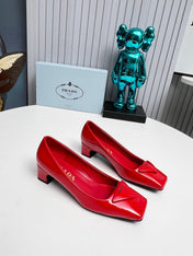 PRADA 26S SQUARE TOE PUMPS BLOCK HEEL 40MM IN RED PATENT CALFSKIN WITH LOGO
