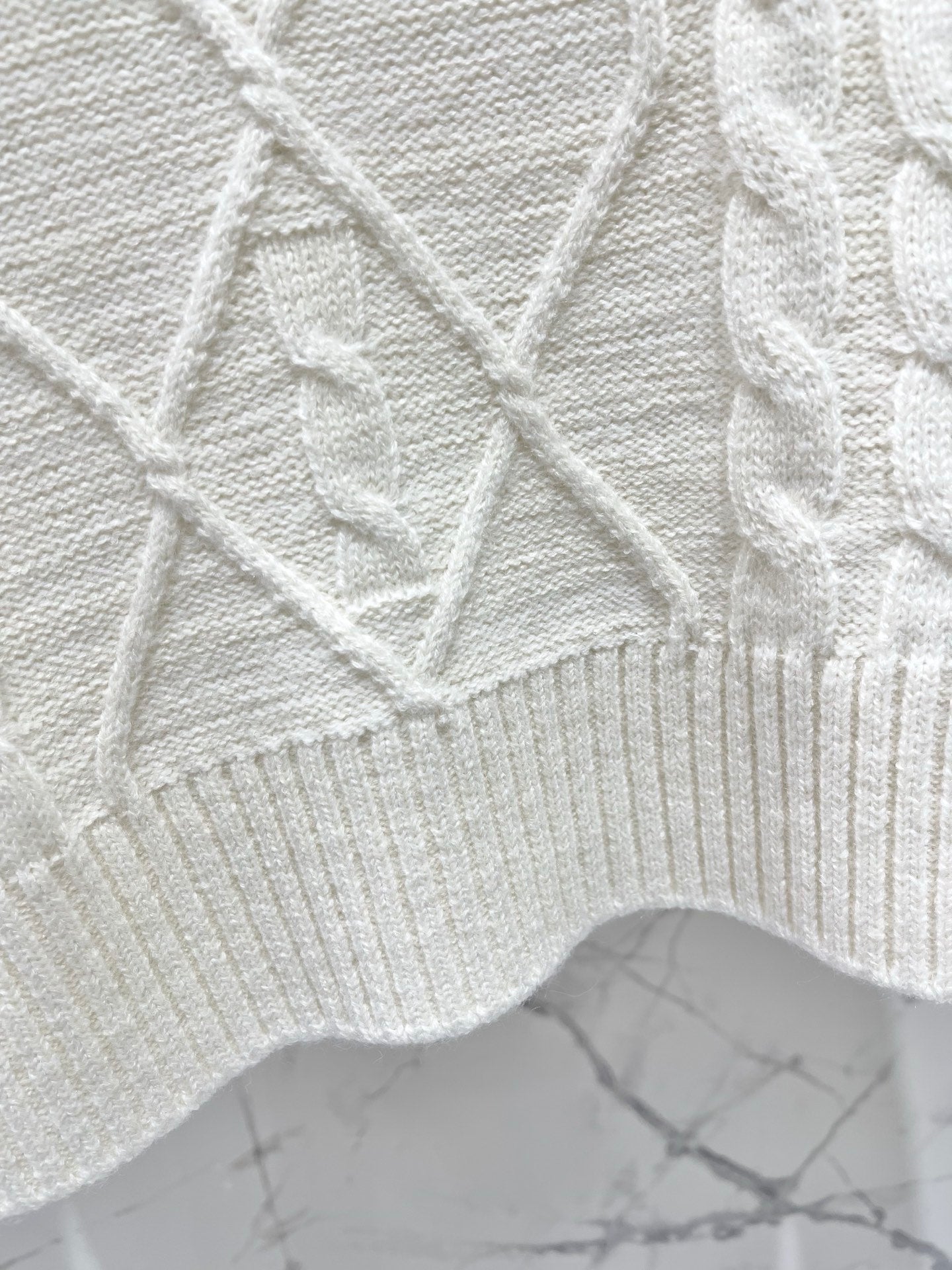 CHANEL 26S LONG-SLEEVE CREWNECK SWEATER 667