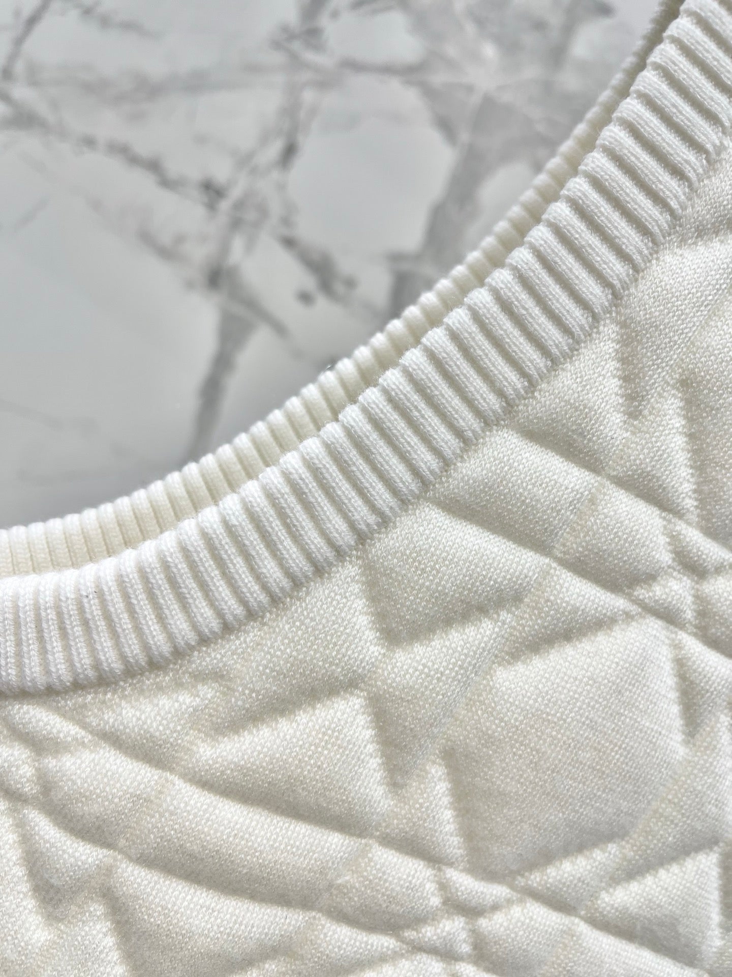 DIOR 26S DIAMOND-PATTERN KNIT VEST 947