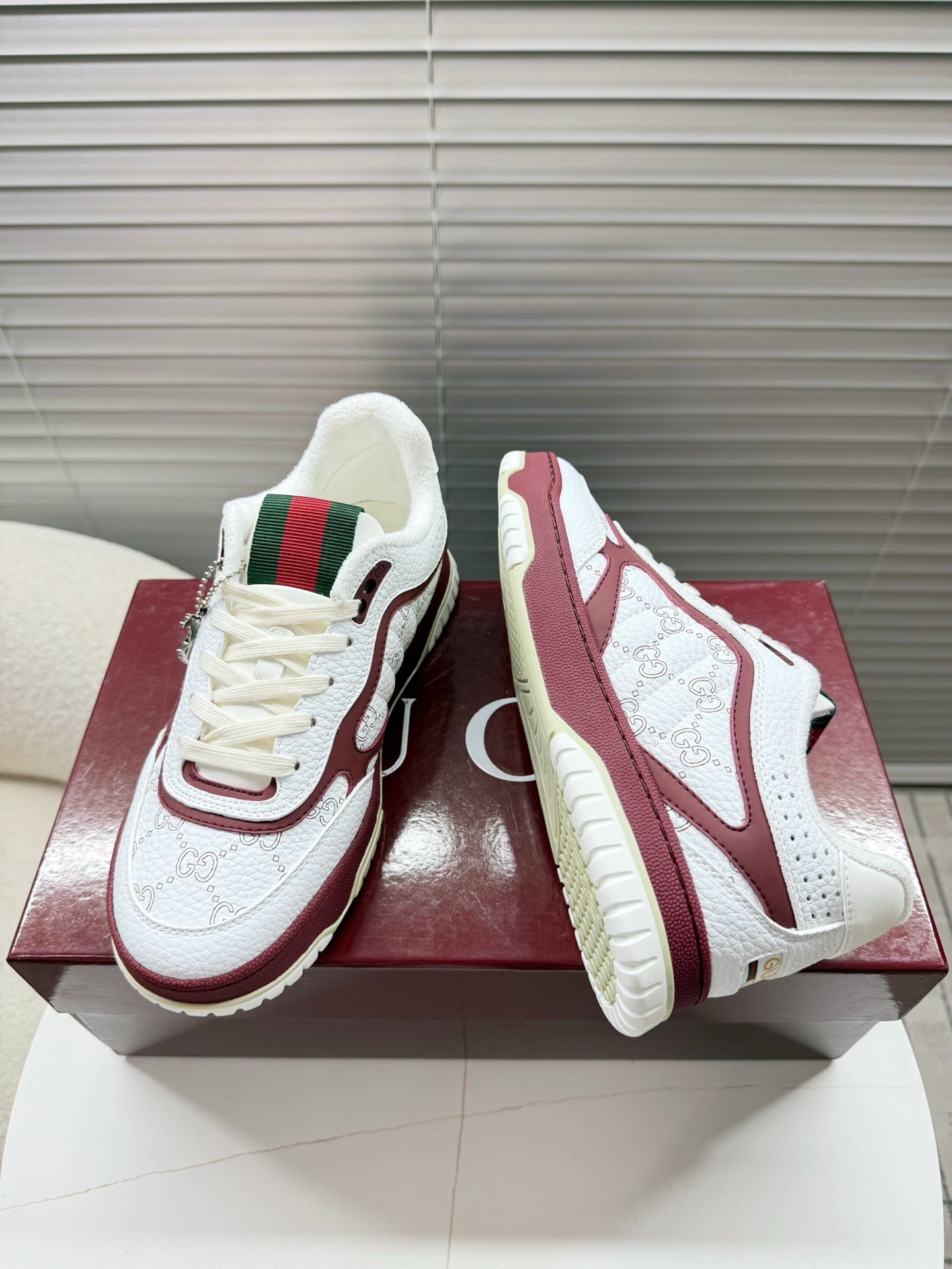 GUCCI 26S MAC80 SNEAKER IN WHITE AND RED LEATHER