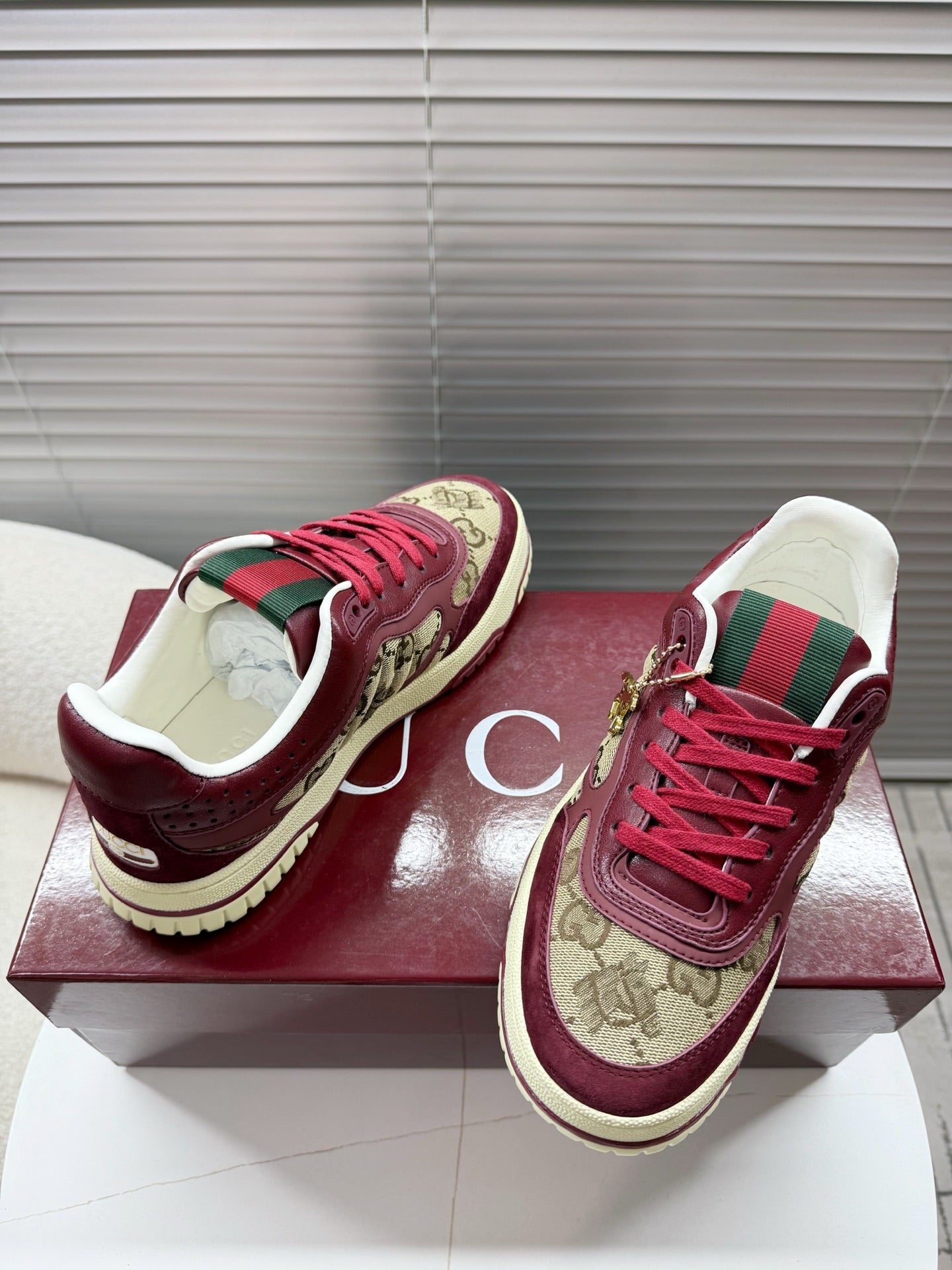 GUCCI 26S MAC80 SNEAKER IN BEIGE CANVAS AND DARK RED LEATHER