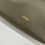 LOE MEDIUM 30 FLAMENCO PURSE BUCKET IN ARMY GREEN LAMBSKIN