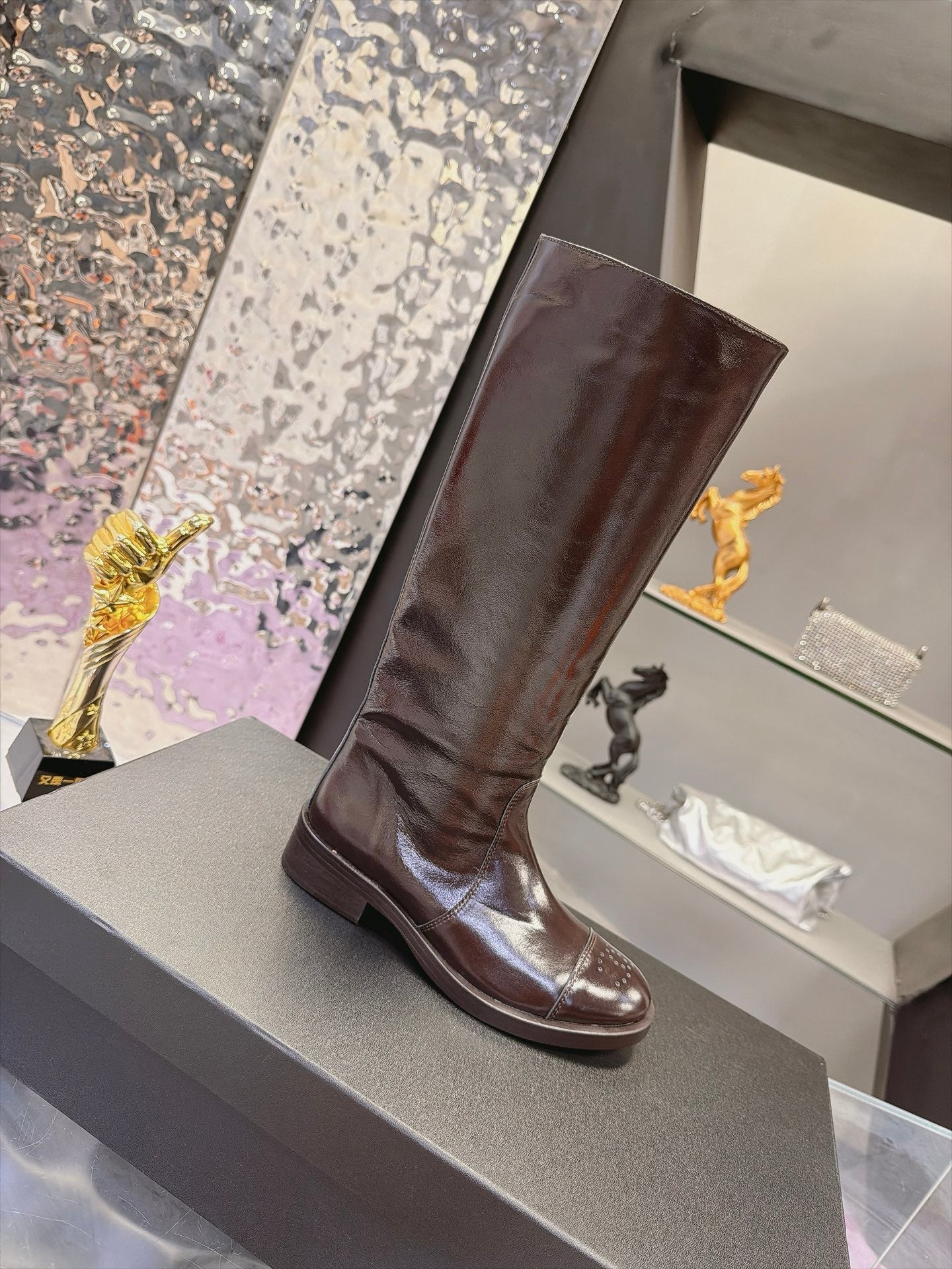 CHANEL 26S KNEE HIGH BOOTS 25 MM IN DARK BROWN PATENT LEATHER