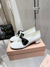 MARY JANE MID HEEL PUMPS IN WHITE PATENT LAMBSKIN WITH BOW