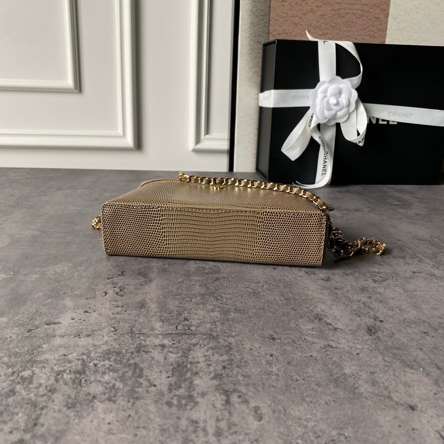 CHANEL 26S VANITY CASE 19 IN KHAKI BROWN LIZARD-EMBOSSED LEATHER
