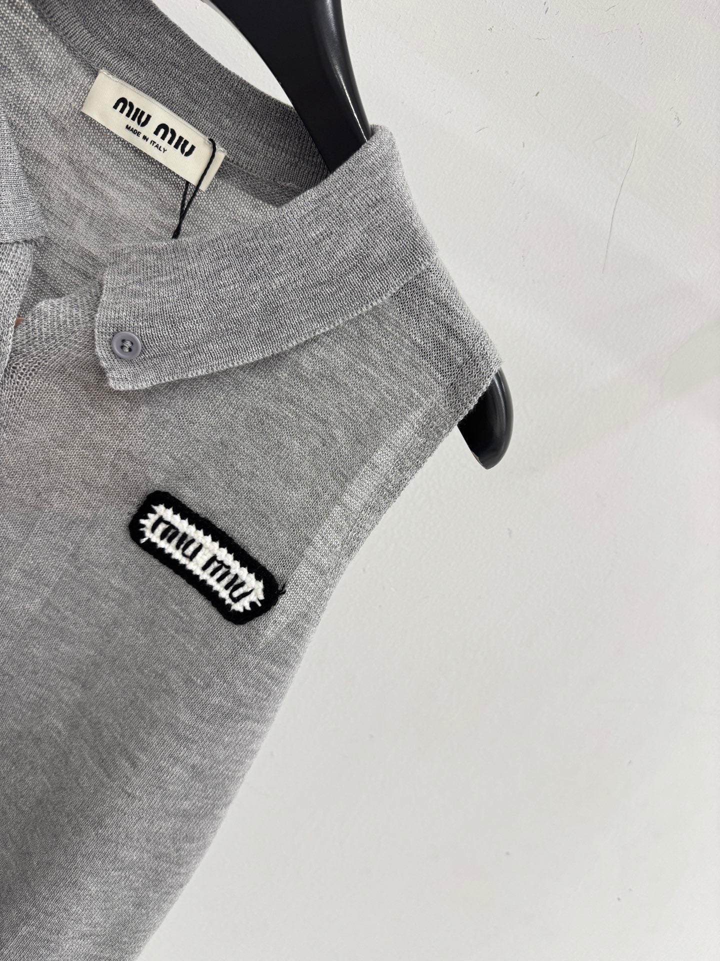 MIUMIU 26S SLEEVELESS KNIT POLO TOP STYLE 1070