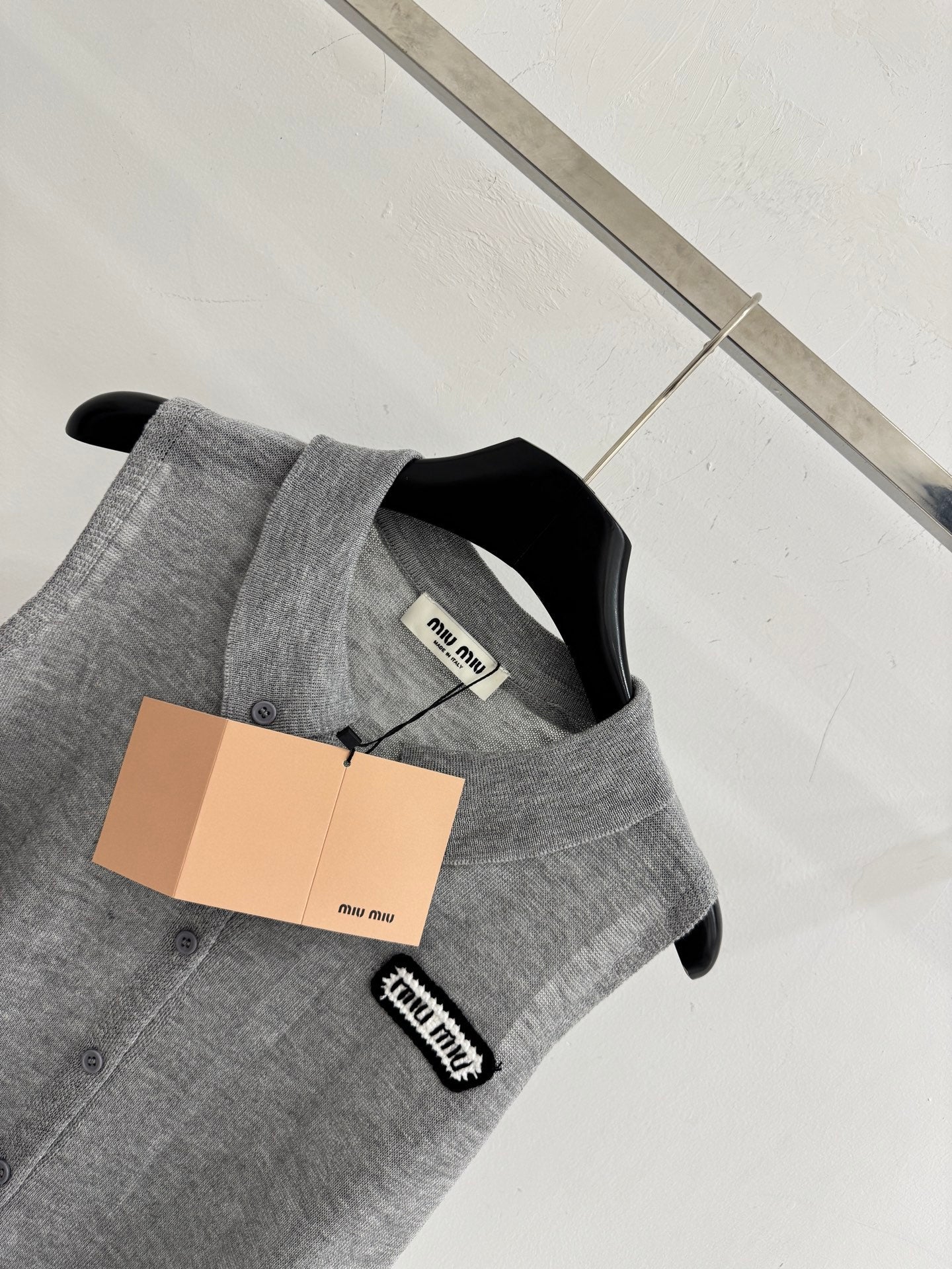 MIUMIU 26S SLEEVELESS KNIT POLO TOP STYLE 1070