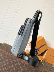 AVENUE SLINGBAG 31 IN GREY TAIGA LEATHER