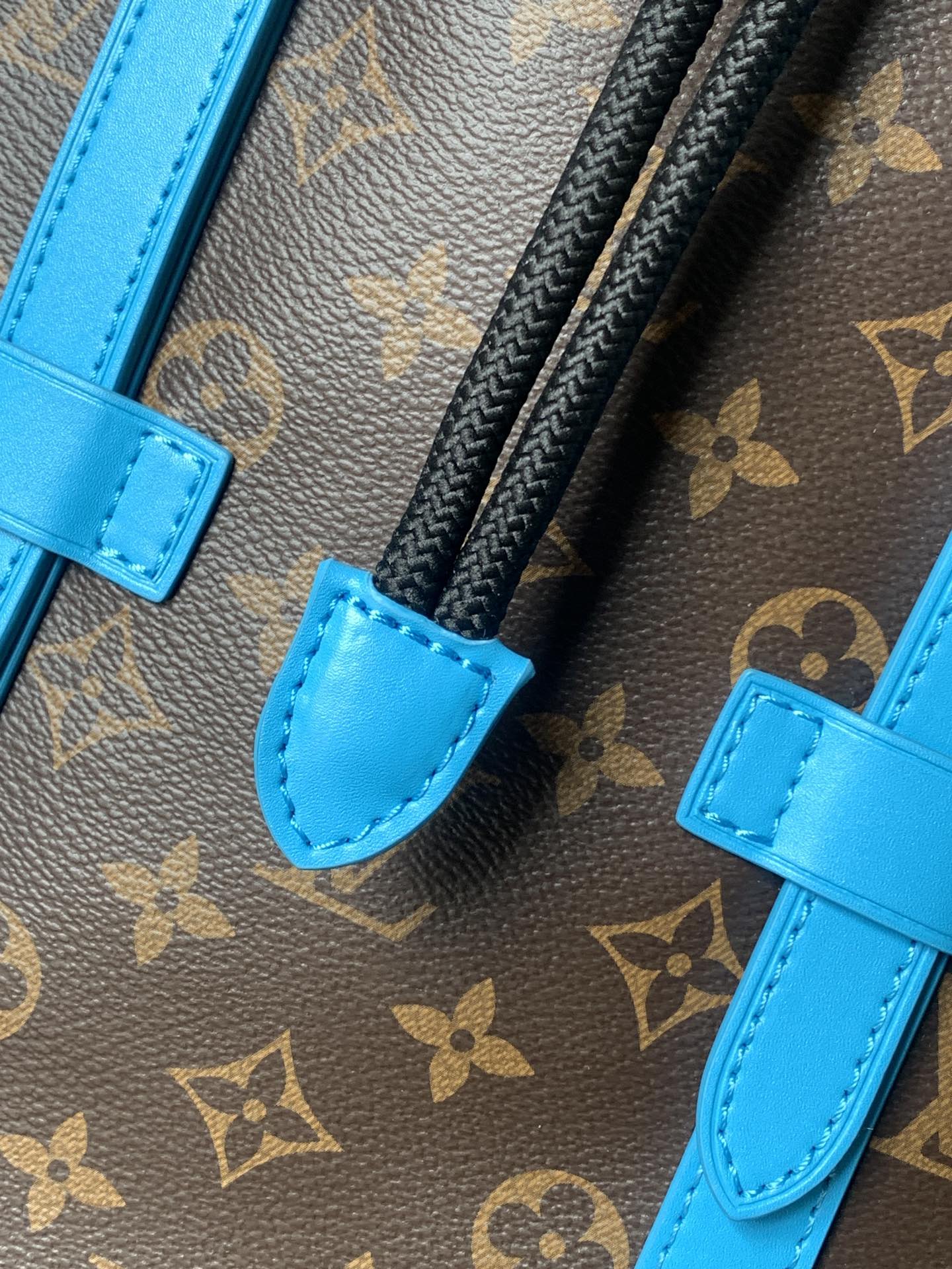 LV 25S CHRISTOPHER BACKPACK 48 IN BROWN AND CAPRI BLUE CANVAS MONOGRAM