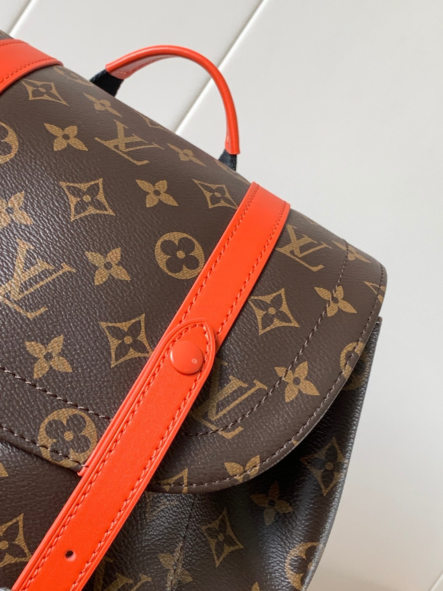 LV 25S CHRISTOPHER BACKPACK 48 IN BROWN AND VERMILION CANVAS MONOGRAM