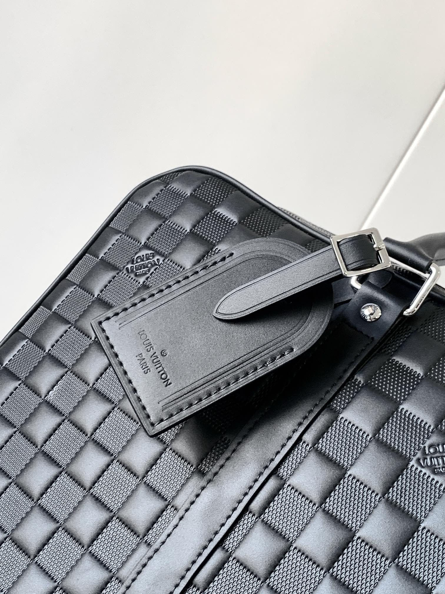 LV 25S PORTE- DOCUMENTS VOYAGE 41 IN BLACK EMBOSSED DAMIER INFINI CALFSKIN