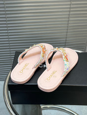 THONG SLIPPERS IN LIGHT PINK SOFT LEATHER WITH LOGO STICKER DETAIL