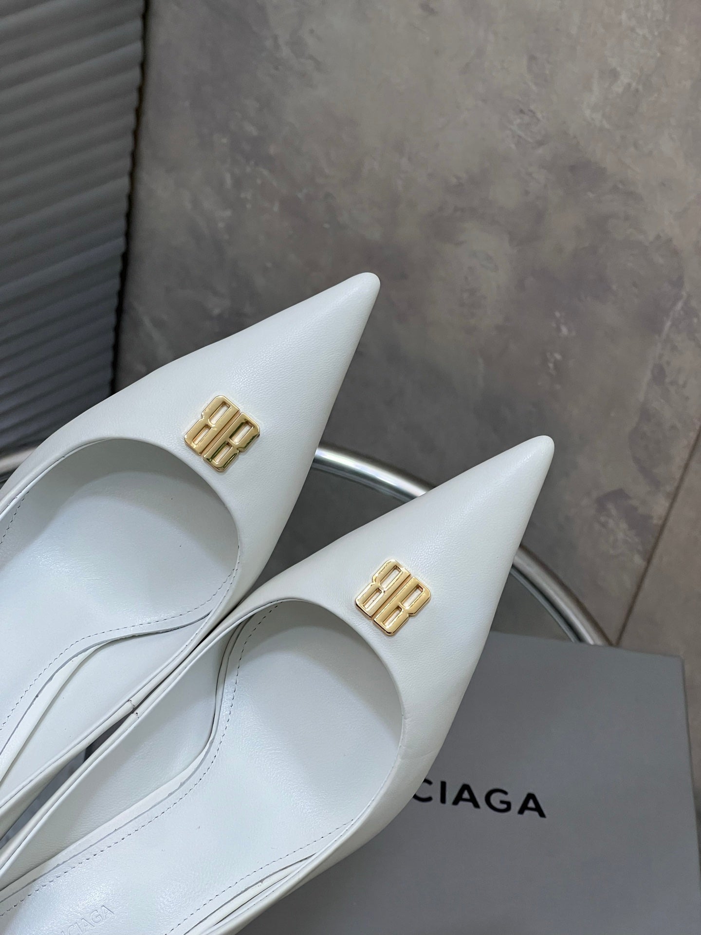 BALENCIAGA 25S HIGH-HEEL SHOES 85 MM IN WHITE COW LEATHER WITH GOLD HARDWARE