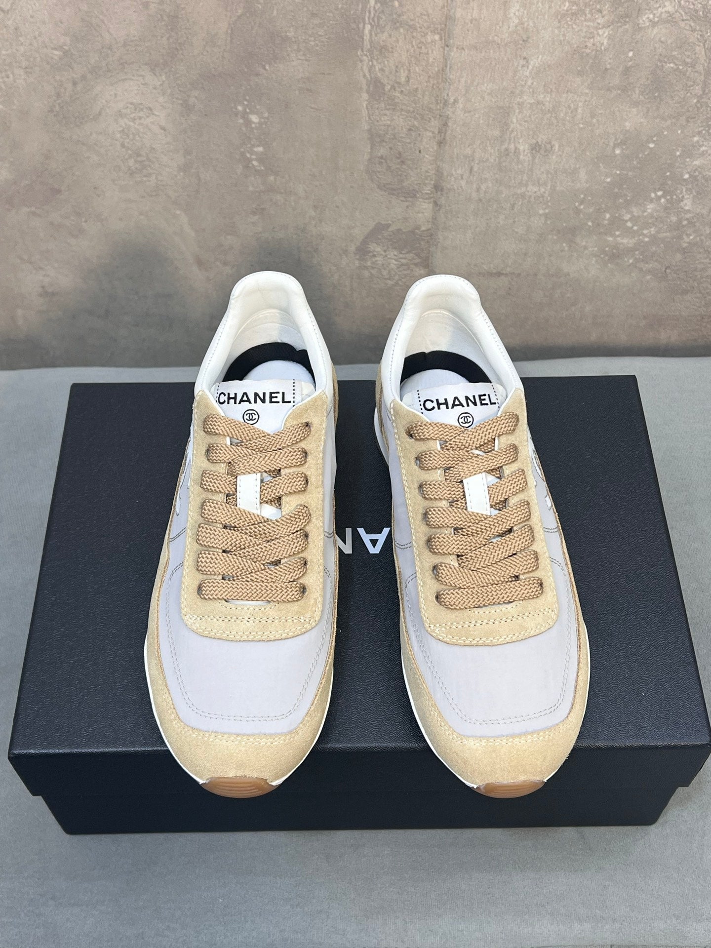 CHANEL 26S RUNNING SNEAKERS IN BEIGE AND GREY MATERIAL CC LOGO