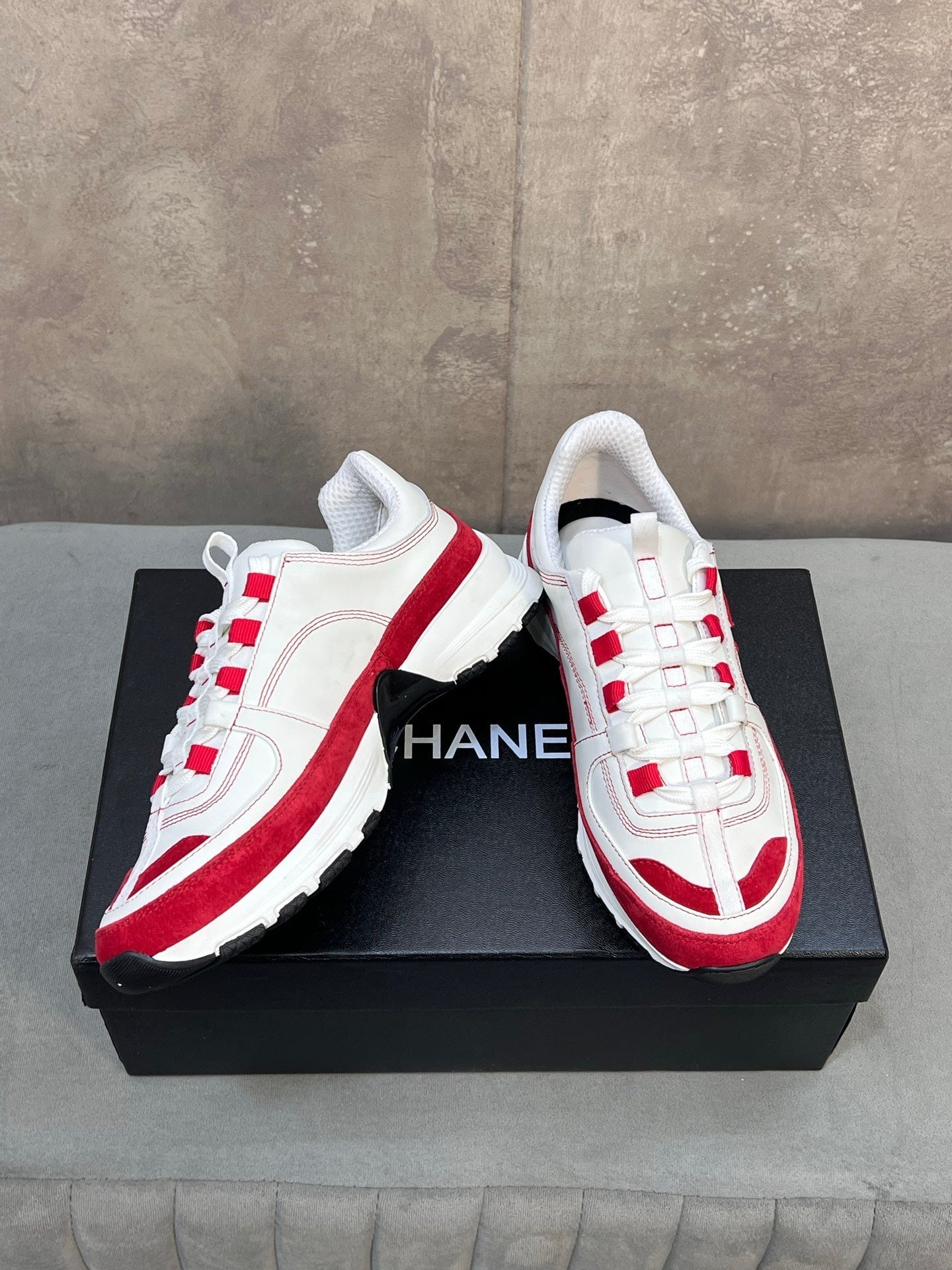 CHANEL 26S RUNNER CC LOGO SNEAKERS IN WHITE AND RED CALFSKIN