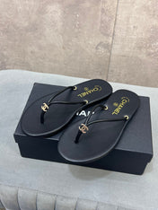 CHANEL 26S FLIP FLOPS IN BLACK CALFSKIN CC LOGO