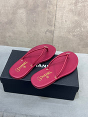 CHANEL 26S FLIP FLOPS IN RED CALFSKIN CC LOGO