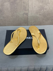 CHANEL 26S FLIP FLOPS IN GOLD CALFSKIN CC LOGO