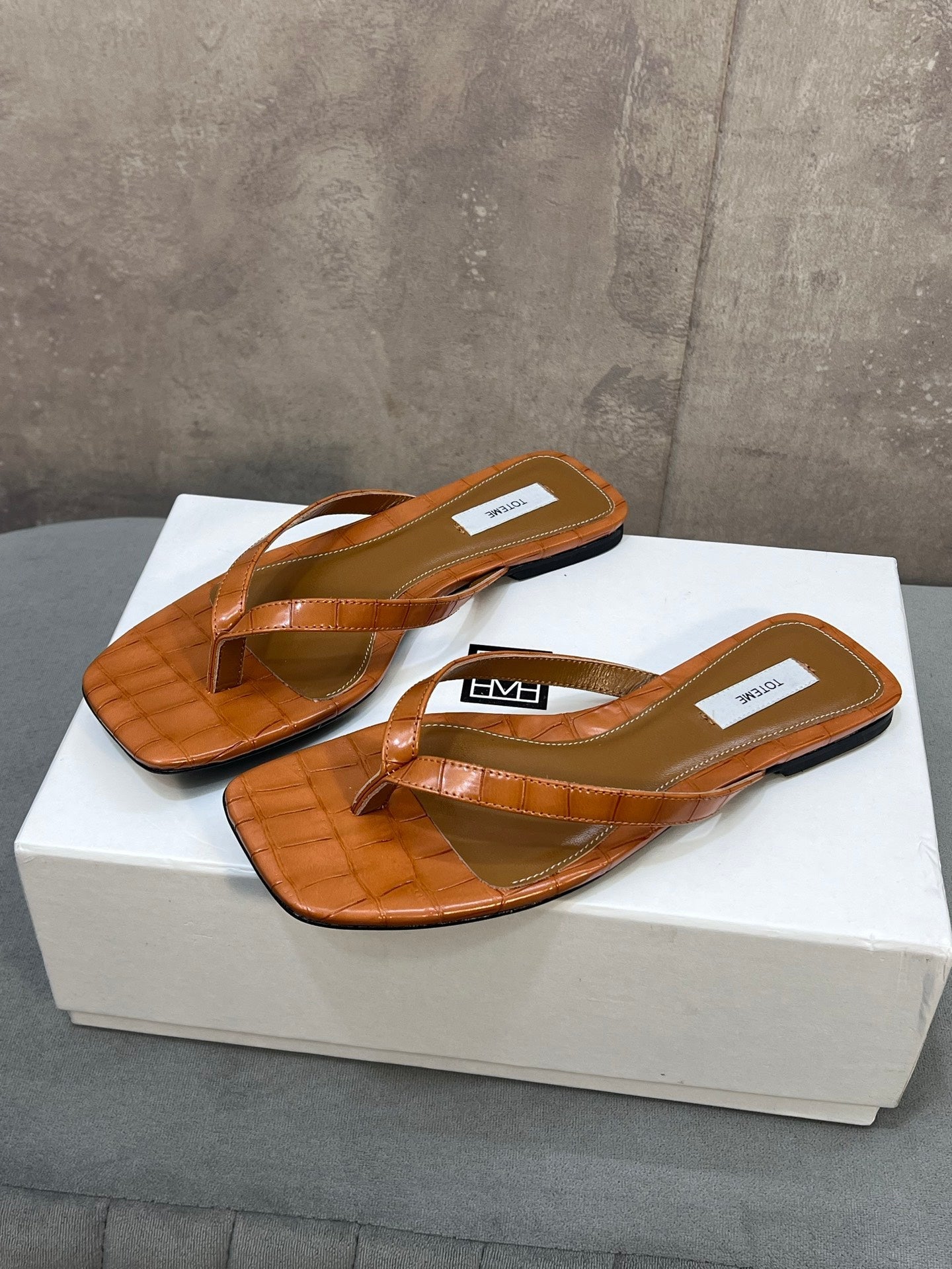 THE ROW 26S SQUARE TOE THONG SANDALS IN CARAMEL BROWN CROCODILE EMBOSSED CALFSKIN
