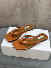 THE ROW 26S SQUARE TOE THONG SANDALS IN CARAMEL BROWN CROCODILE EMBOSSED CALFSKIN