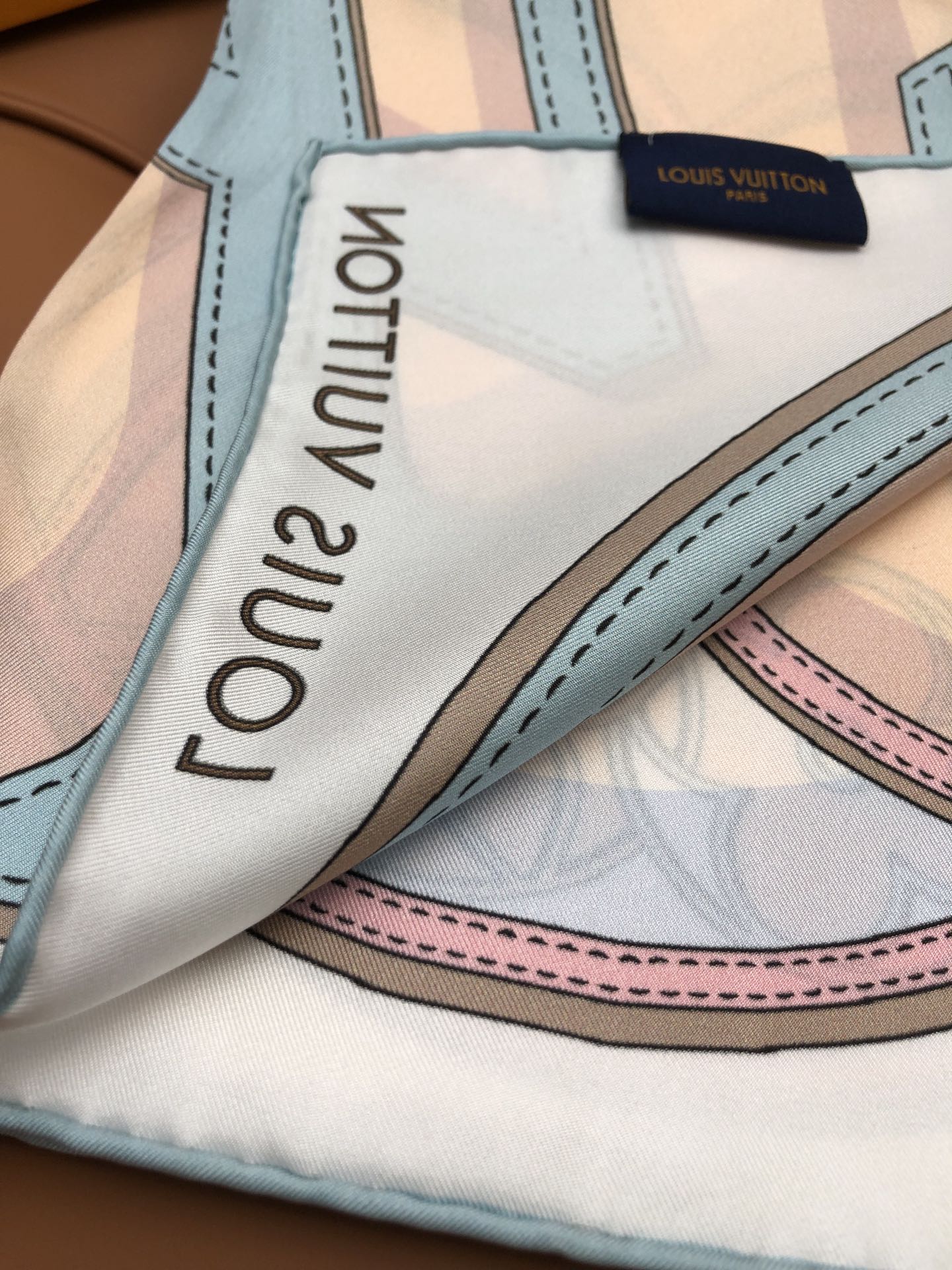 LV SCARF 90 CM IN SILK 704578