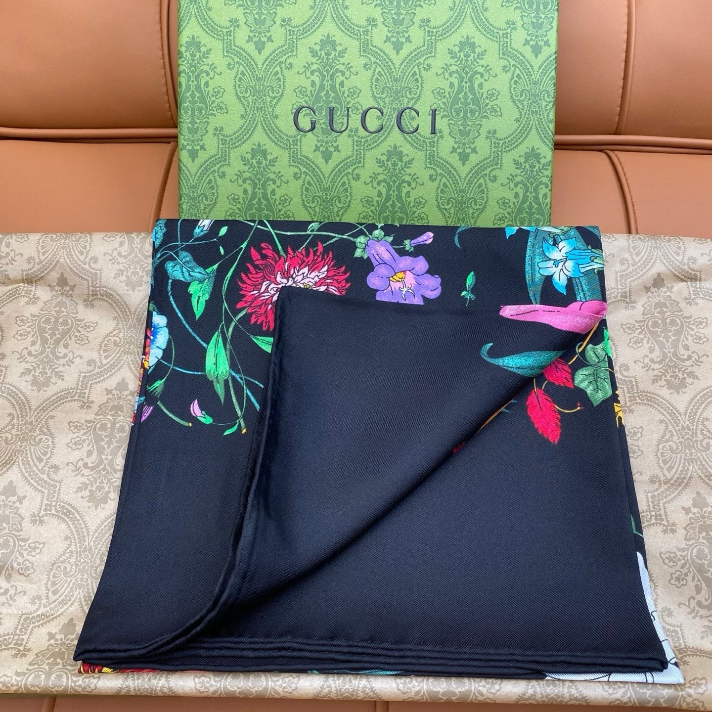 GUCCI 25S SCARF 90 IN SILK 718505