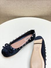 ROCKSTUD PATENT LEATHER BALLERINA IN BLACK SILK
