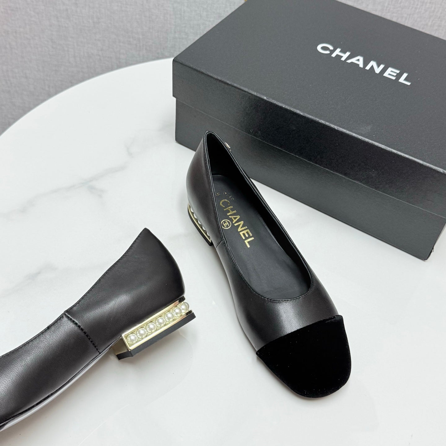 CC BALLET FLATS 25S IN BLACK LAMBSKIN AND SUEDE WITH PEARL HEEL