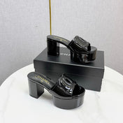 CHANEL 26S BLOCK HEEL SANDALS 100 MM IN BLACK PATENT CALFSKIN