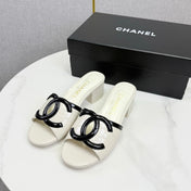 CHANEL 26S BLOCK HEEL SANDALS 40 MM IN WHITE CROCODILE-EMBOSSED CALFSKIN