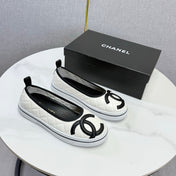 CHANEL 26S CC LOGO SLIP-ON SNEAKERS IN WHITE CALFSKIN