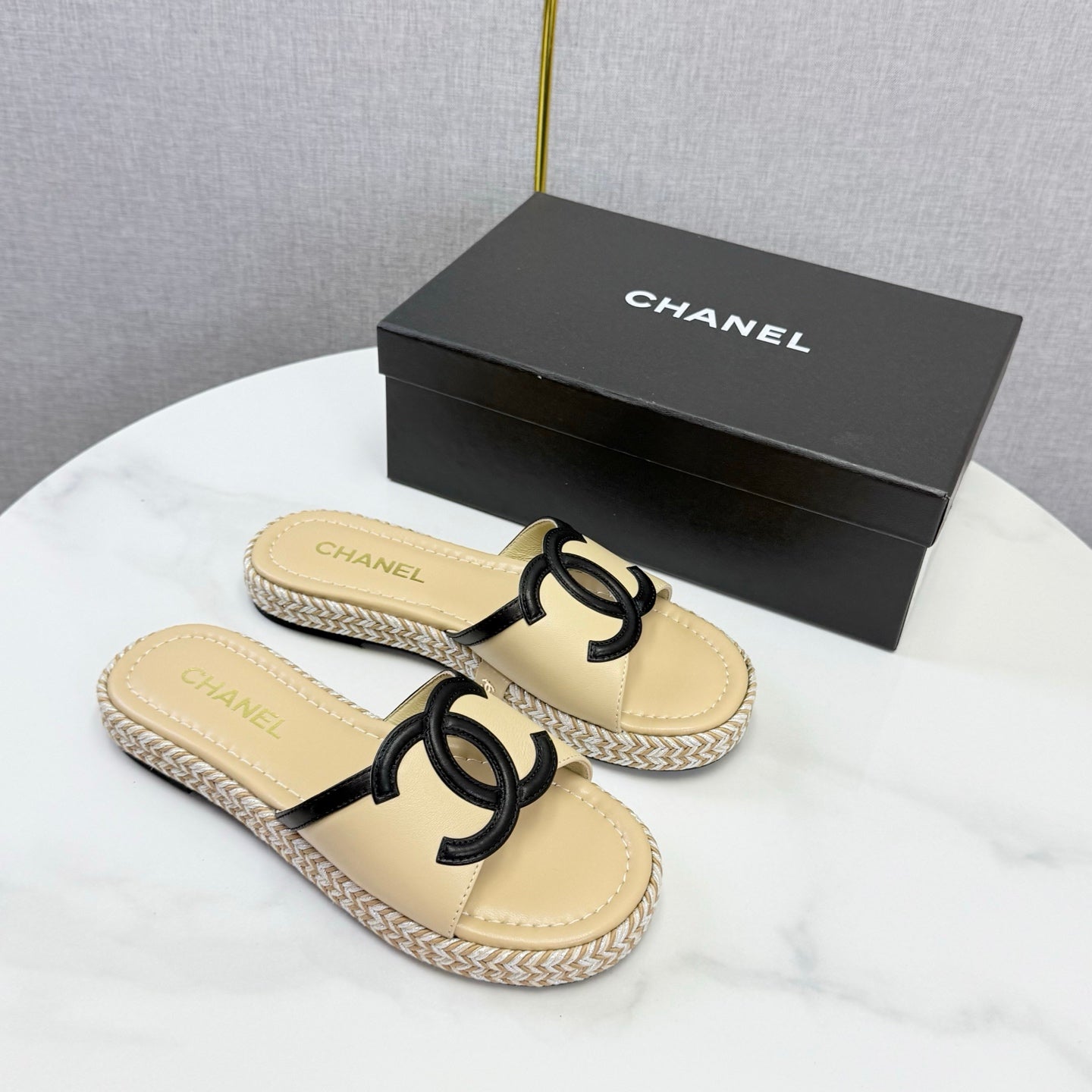 CHANEL 26S PLATFORM SLIDES IN BEIGE LAMBSKIN WITH CC LOGO