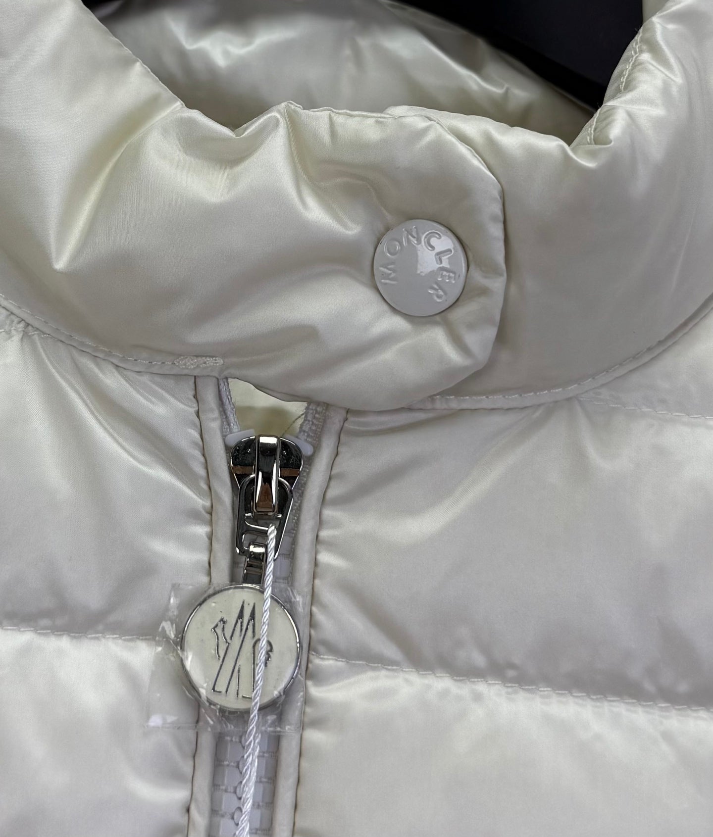 MONCLER 25S JACKET IN WHITE 048
