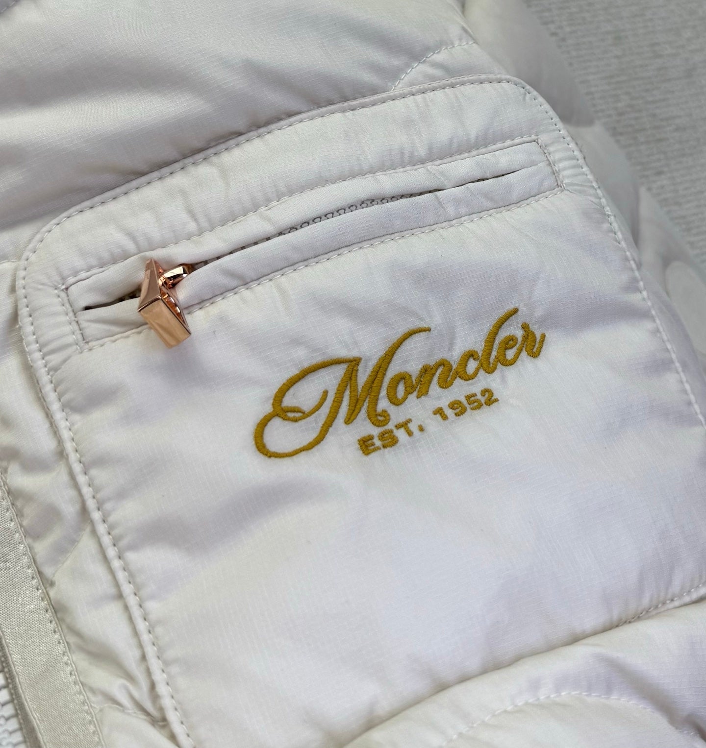MONCLER 25S DOWN JACKET 438
