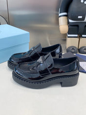 PRADA 26S LOAFERS IN BLACK PATENT CALFSKIN WITH LOGO