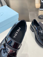 PRADA 26S LOAFERS IN BLACK PATENT CALFSKIN WITH LOGO