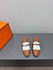 0Z MULE IN BRONZE BROWN LAMBSKIN WITH WHITE FRINGE DETAIL