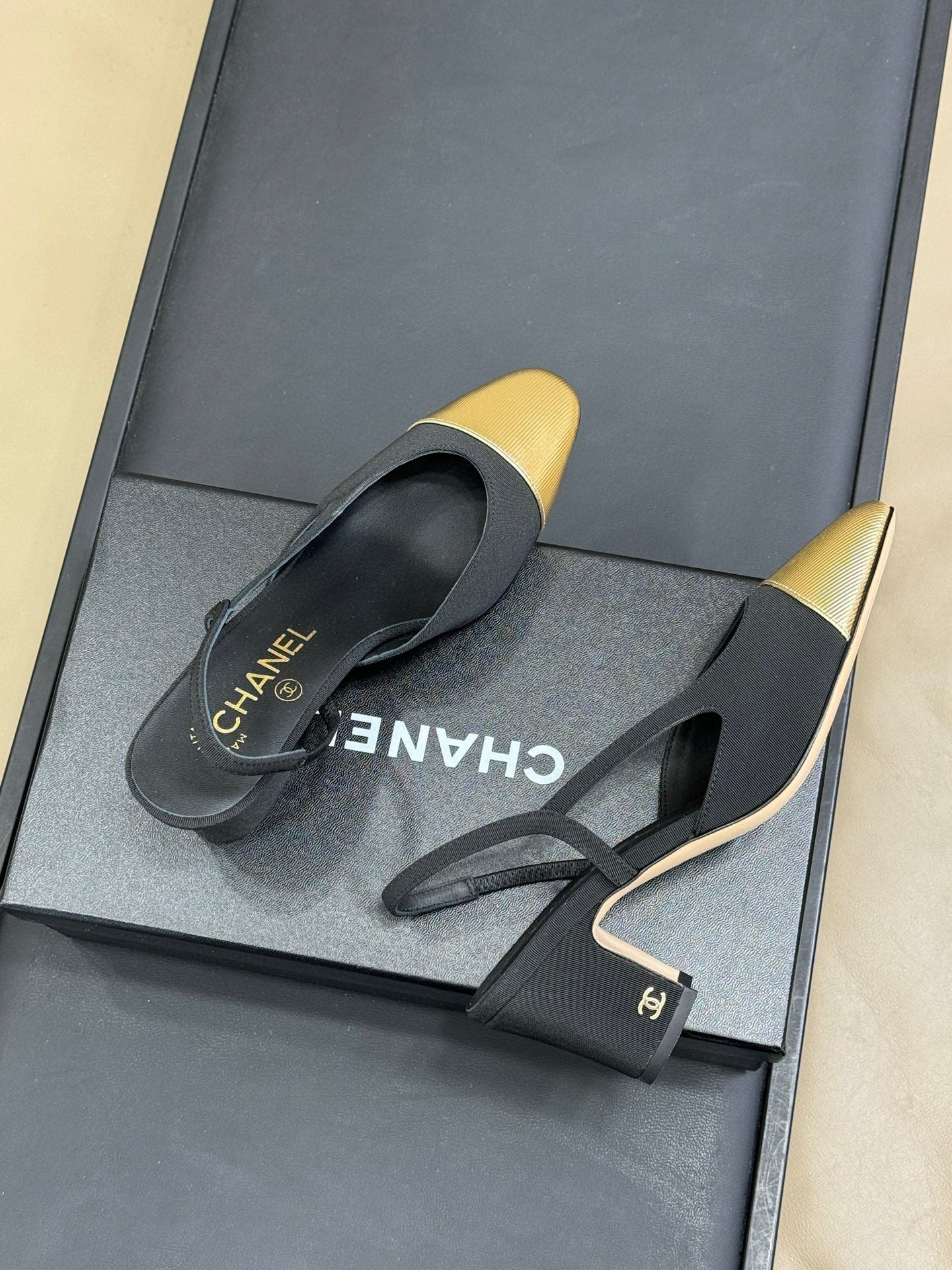 CC SLINGBACK 25S IN BLACK FABRIC MIX GOLD LAMBSKIN