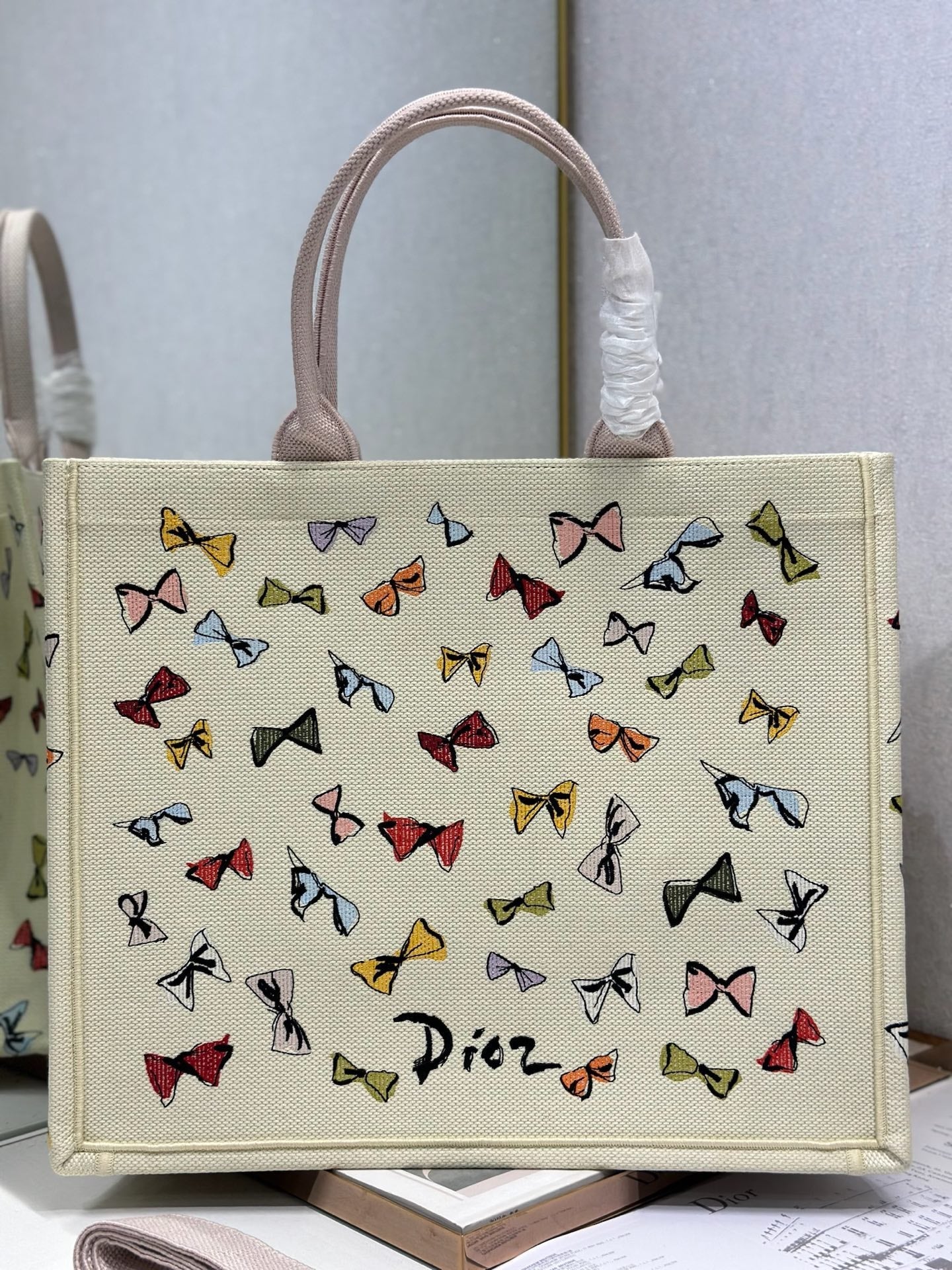 DIOR 26S LARGE BOOK TOTE 42 BEIGE WHITE BOW PRINT WOVEN FABRIC