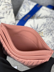FREESIA CARD HOLDER 10 IN BABY PINK QUILTED ALLOVER CALFSKIN