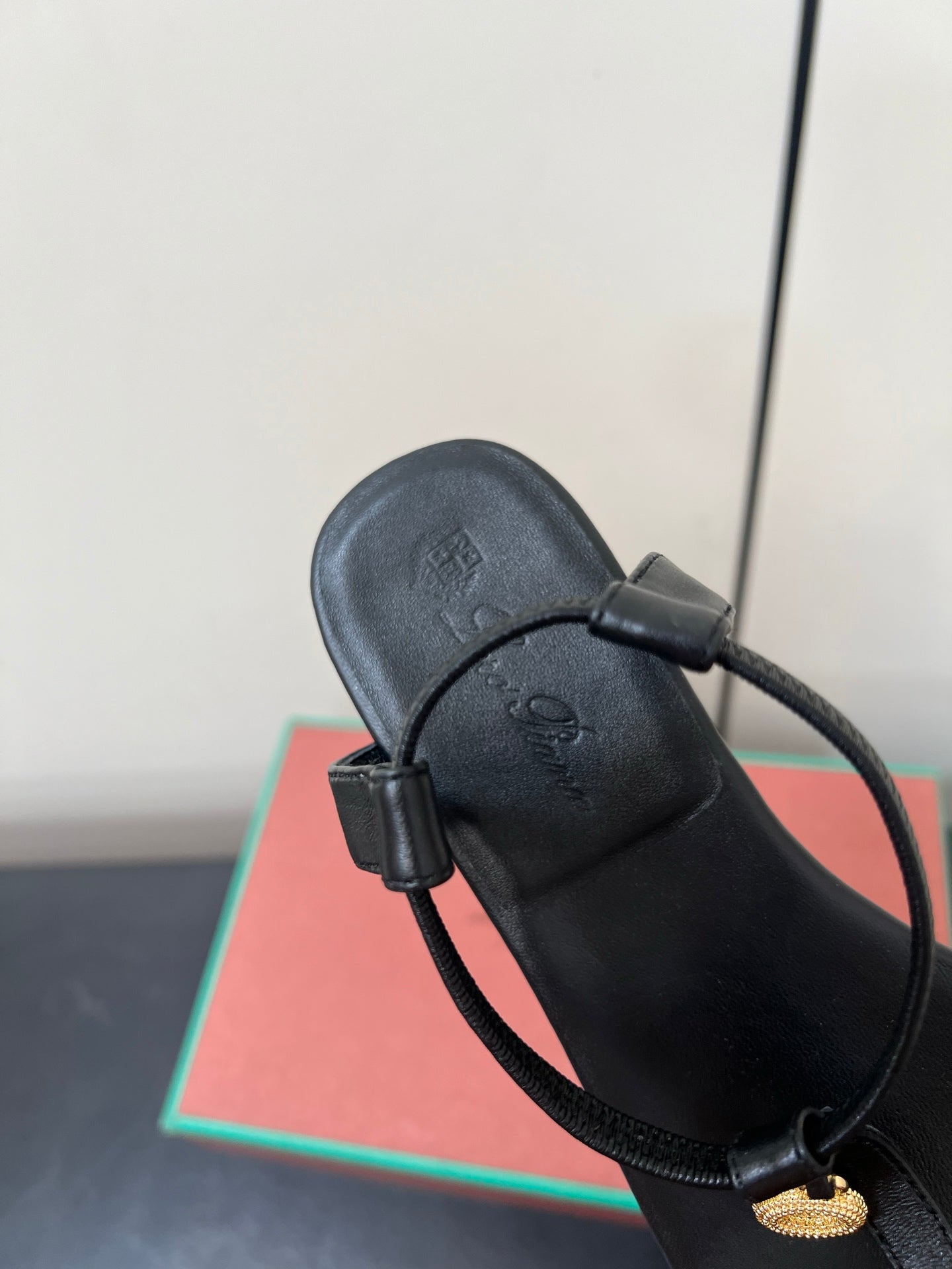 LP MINDIL SANDAL IN BLACK LAMBSKIN