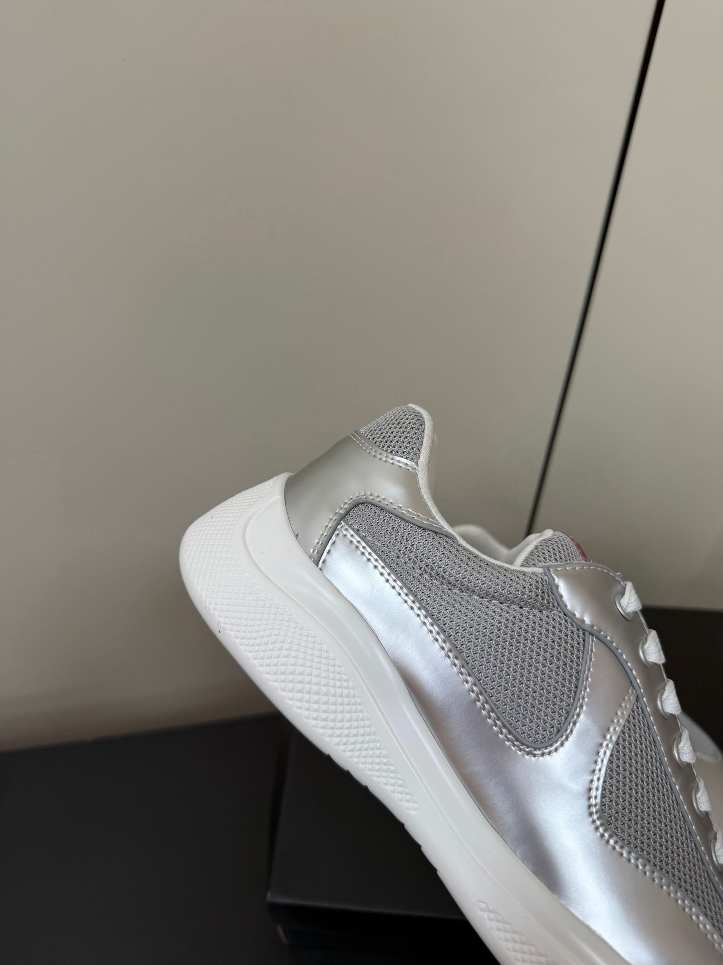 PRADA 26S SNEAKERS IN SILVER CALFSKIN AND WHITE MESH