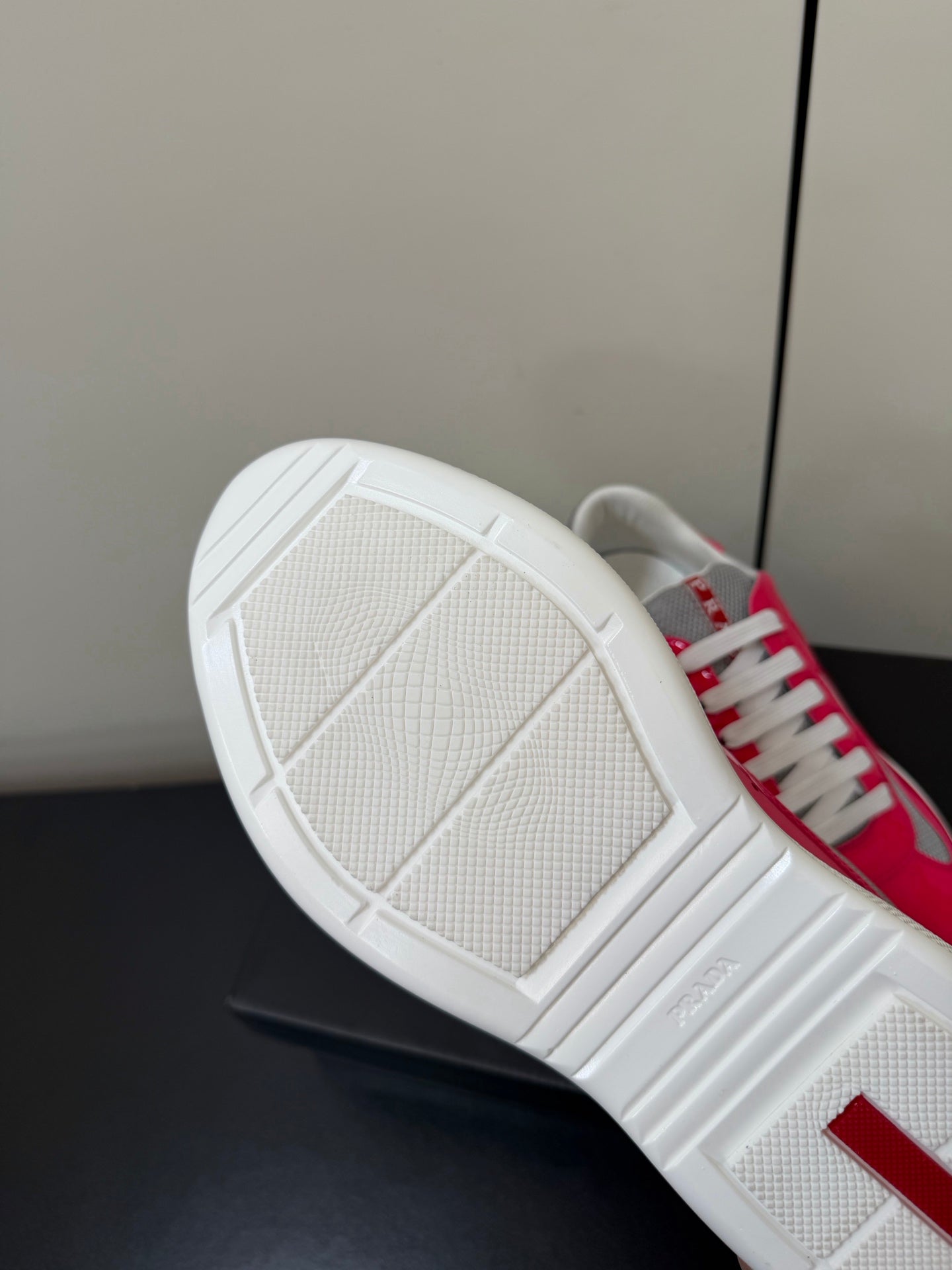 PRADA 26S SNEAKERS IN PINK PATENT CALFSKIN AND WHITE MESH