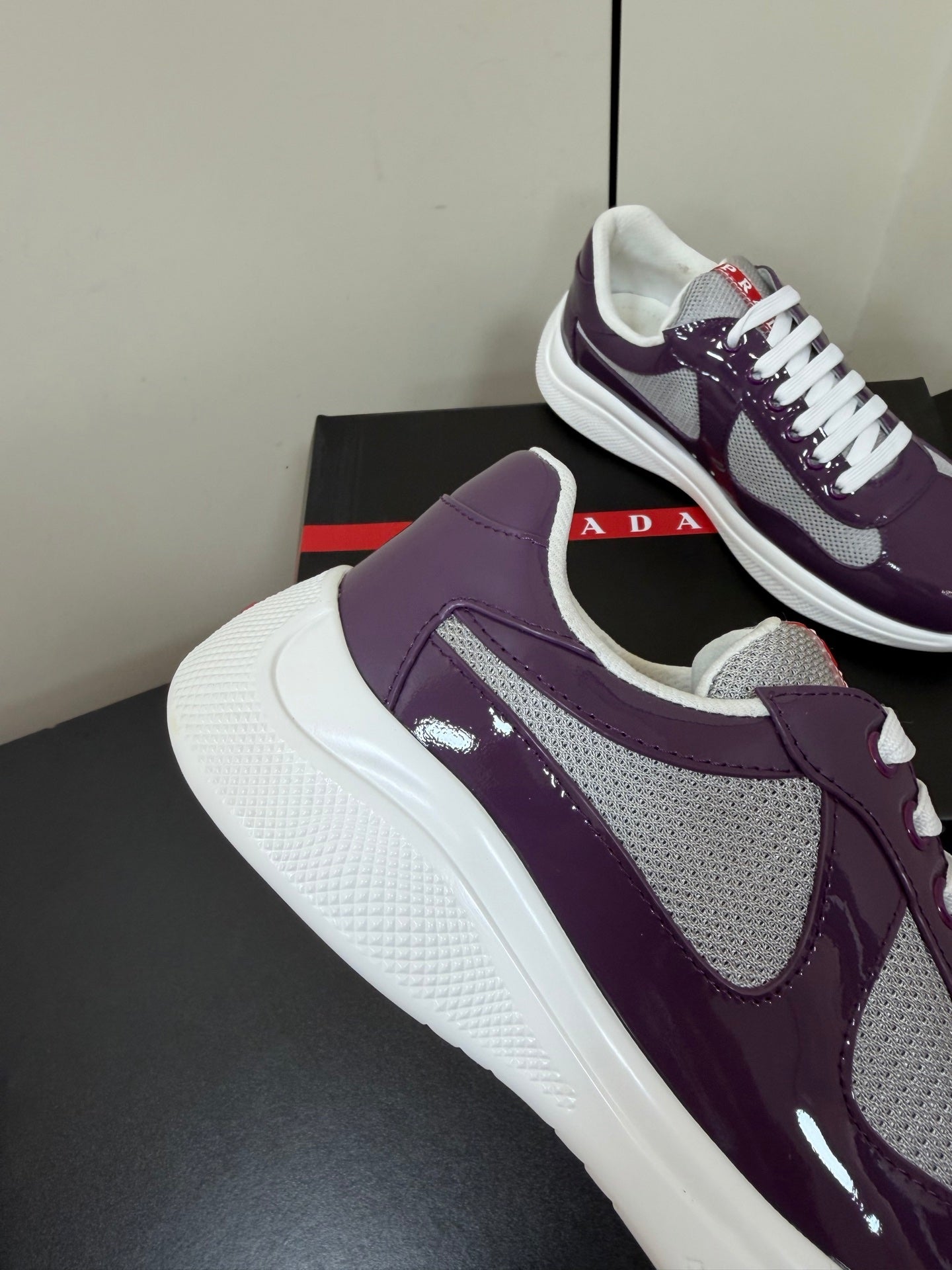 PRADA 26S SNEAKERS IN PLUM PURPLE PATENT CALFSKIN AND WHITE MESH
