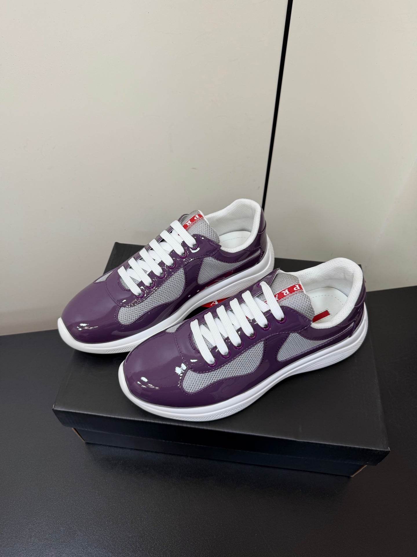 PRADA 26S SNEAKERS IN PLUM PURPLE PATENT CALFSKIN AND WHITE MESH